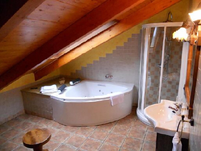 Bathroom 4, Los Reales, León