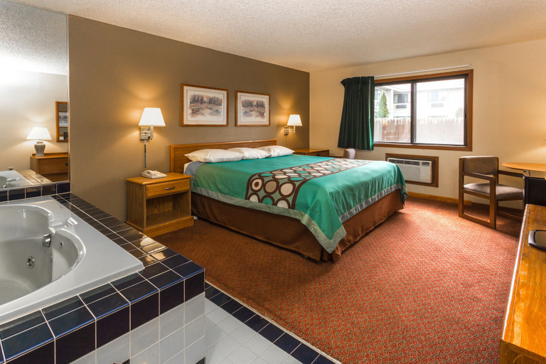 Bedroom 2, Super 8 by Wyndham Hartford WI, Washington