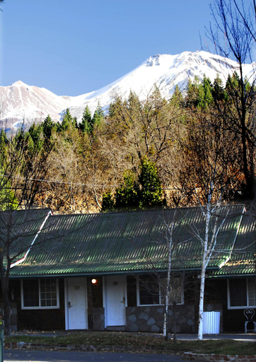 Exterior & Views 5, Strawberry Valley Inn, Siskiyou