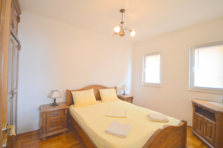 Bedroom, Seafront Apartment Bijela