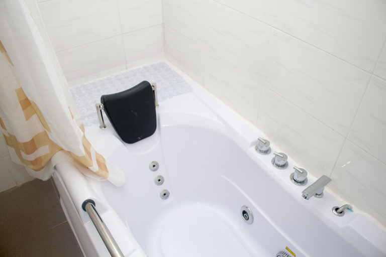 Bathroom 3, Grace Garden Hotel, Shama Ahanta East