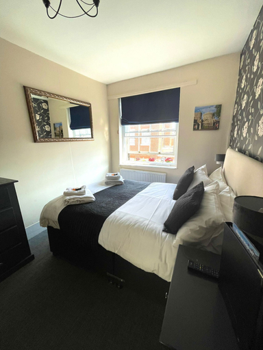 Bedroom 3, The Crown And Cushion, Slough