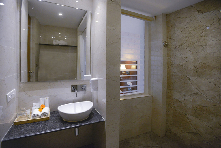 Bathroom 3, TreeHouse Chail Villas, Shimla