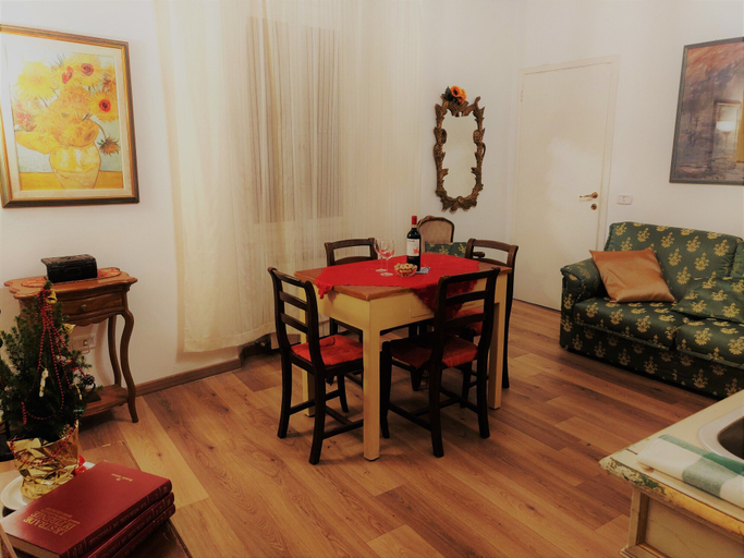 In-room dining 5, Golden Authentic Florentine Gem, Perfect Location, Florence