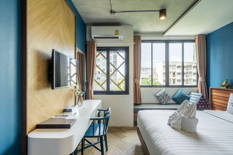 Bedroom 4, W Station, Khlong San