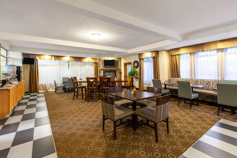 Food & Drinks 5, Days Inn by Wyndham Petoskey, Emmet
