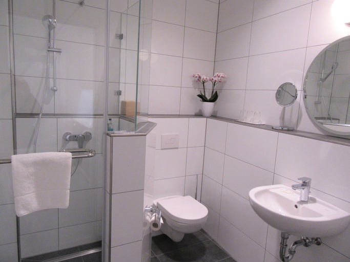 Bathroom 4, Minsu Hotel, Mülheim an der Ruhr