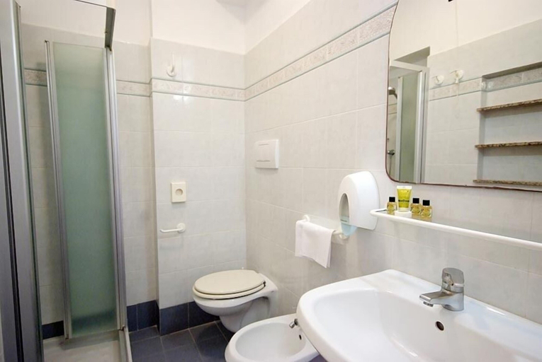 Bathroom 4, Hotel Brigantino, Livorno