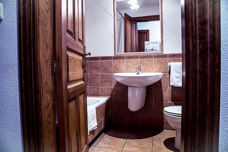 Bathroom 4, Hostal Goya II, Segovia
