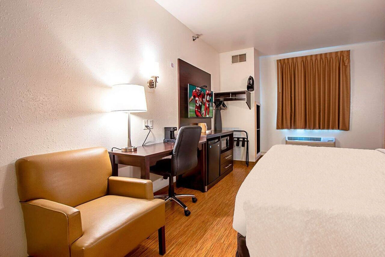 Bedroom 3, Seasons Inn Traverse City, Grand Traverse