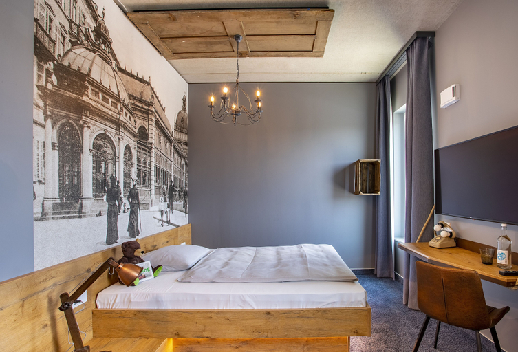 Bedroom 13