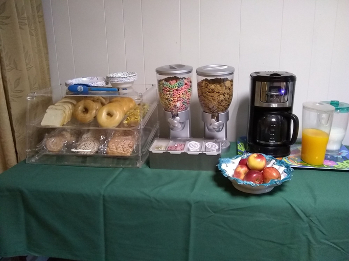 Food & Drinks, Green Valley Motel, Bennington