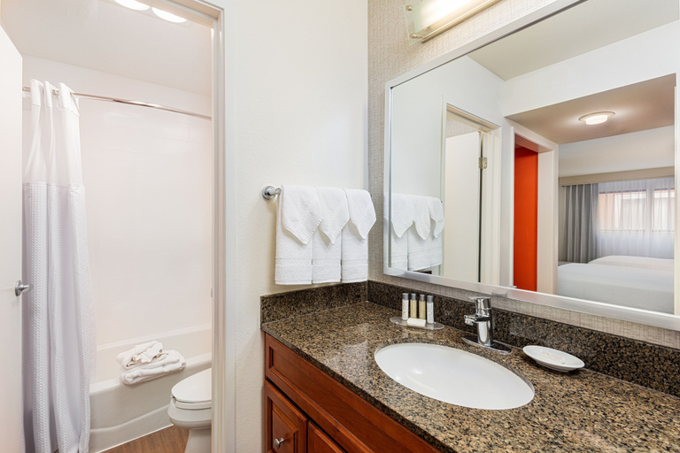Bathroom 5, Clementine Hotel & Suites Anaheim, Orange