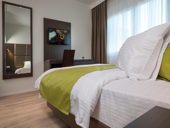 Bedroom 2, Boutique Hotel Bellevue, Lörrach