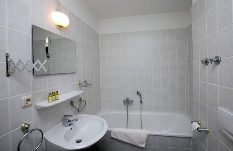Bathroom 5, Hotel Stadt Beelitz, Potsdam-Mittelmark
