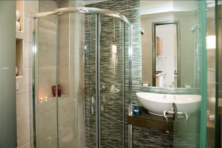 Bathroom 5, Kalidonio Studios, Ionian Islands