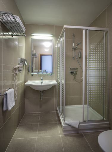 Bathroom 4, Hotel Pav, Praha 1