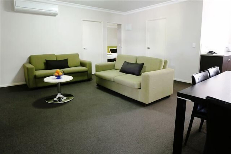 Others 5, Drover's Motor Inn, Dalby, Dalby