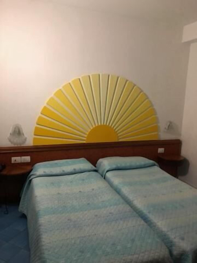 Bedroom 3, Hotel Baia Degli Dei, Messina