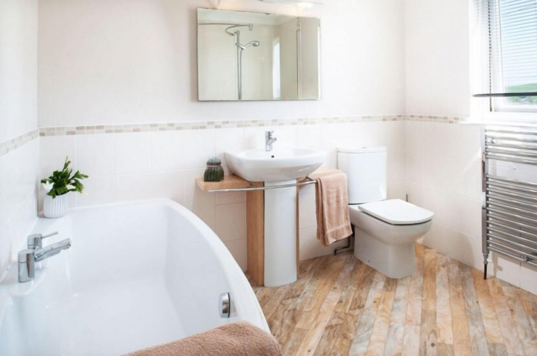 Bathroom 2, Gwithian Holidays, Godrevy House, Cornwall