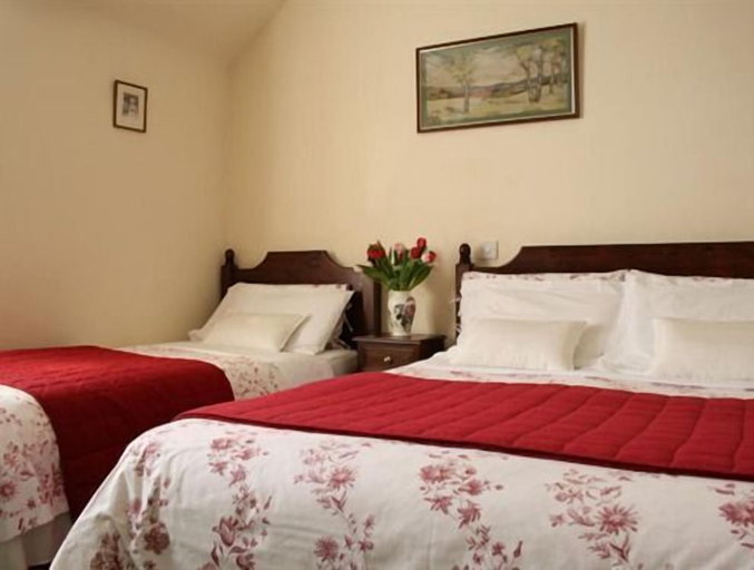 Bedroom 2, Dunallan House, Highland