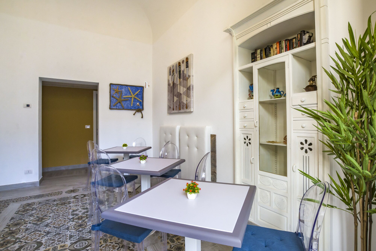 Others 5, Porto di mare b&b, Bari