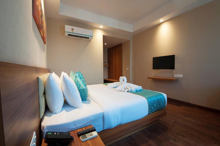 Bedroom 2, Hotel Le Roi Haridwar @ Har Ki Pauri Road, Hardwar