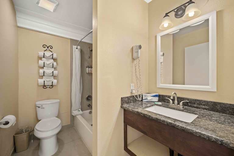 Bathroom 4, Lemon Tree Hotel & Suites Anaheim, Orange