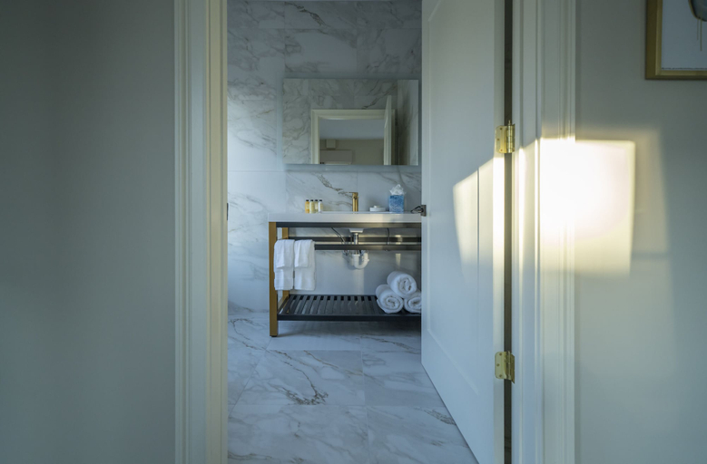 Bathroom 4, The Orange Inn Boutique Hotel, Orange