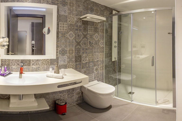 Bathroom 4, Boutique Hostemplo Sagrada Familia, Barcelona