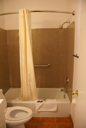 Bathroom 3, Harborview Inn & Suites San Diego Harbor, San Diego