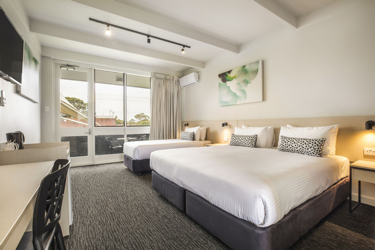 Nightcap at Seaford Hotel, Frankston - West