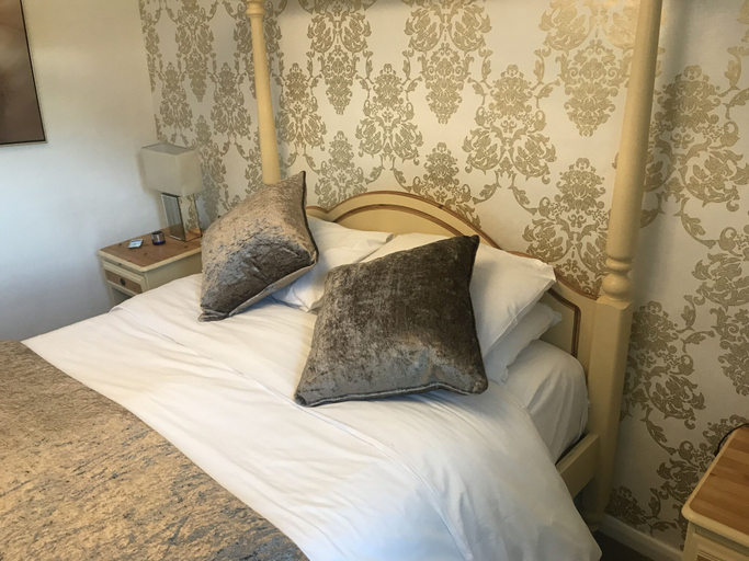 Bedroom 3, Three Queens Hotel, Staffordshire