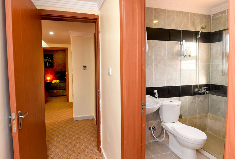 Bathroom 3, GrandInn Hotel Apartments