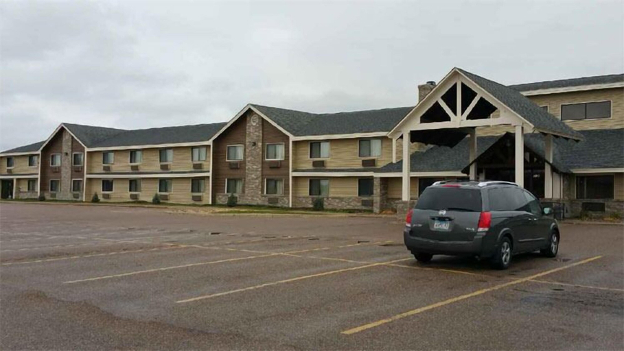 Exterior & Views 2, New Prague Inn & Suites, Le Sueur