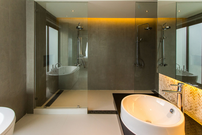 Bathroom 4, Sunshine Paradise Resort, Thap Sakae