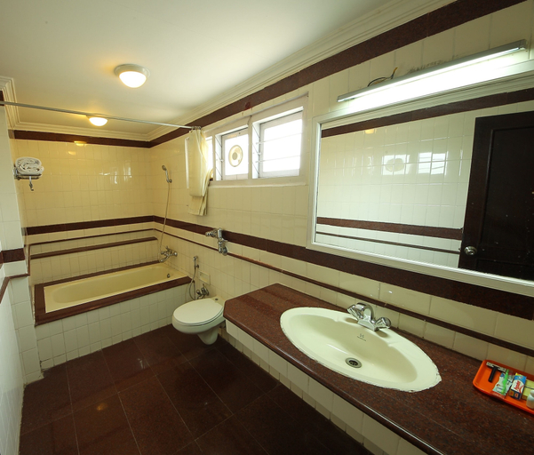 Bathroom 4, ATS Willingdon Hotel, Ernakulam