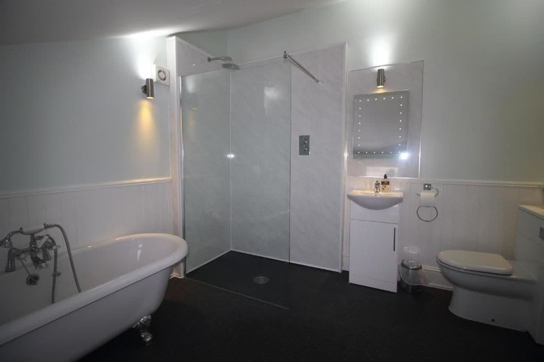 Bathroom 4, Bryncoch, Carmarthenshire