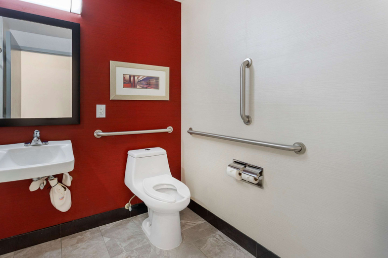Bathroom 4, Comfort Inn & Suites near Stadium, New York