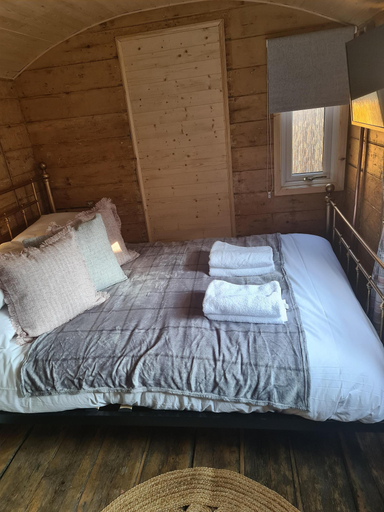 Bedroom 3, Stonehenge Inn, Wiltshire
