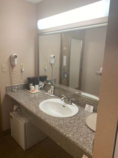 Bathroom 4, Quality Inn Kirkland, King