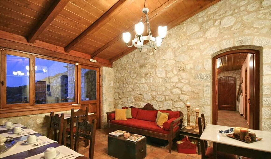 Others 5, Archontiko Kolokotroni, Peloponnese
