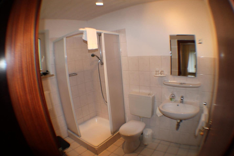 Bathroom 5, Wolterdinger Hof Soltau, Heidekreis