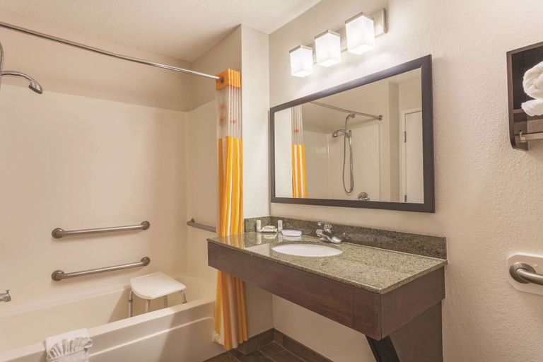 Bathroom 4, La Quinta Inn & Suites by Wyndham Elizabethtown, Hardin