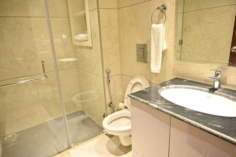 Bathroom, Hotel Aakriti Clarks Inn Express, Bareilly