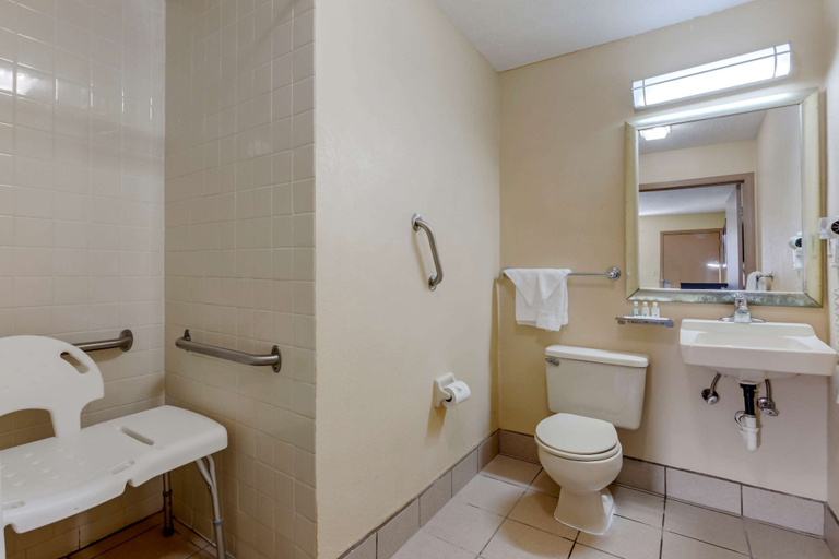 Bathroom 3, Quality Inn Columbus - East, Franklin