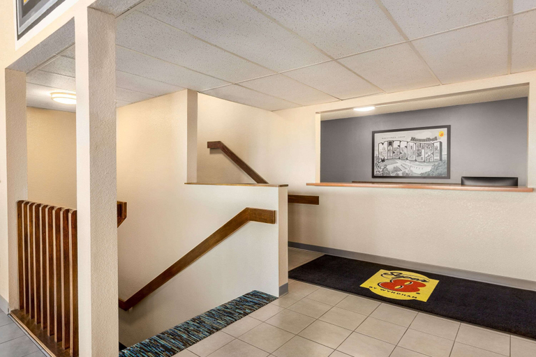 Others 5, Super 8 by Wyndham Hannibal, Marion