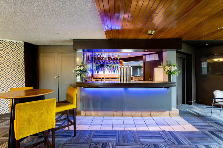 Food & Drinks 4, The Redwood Hotel, Christchurch