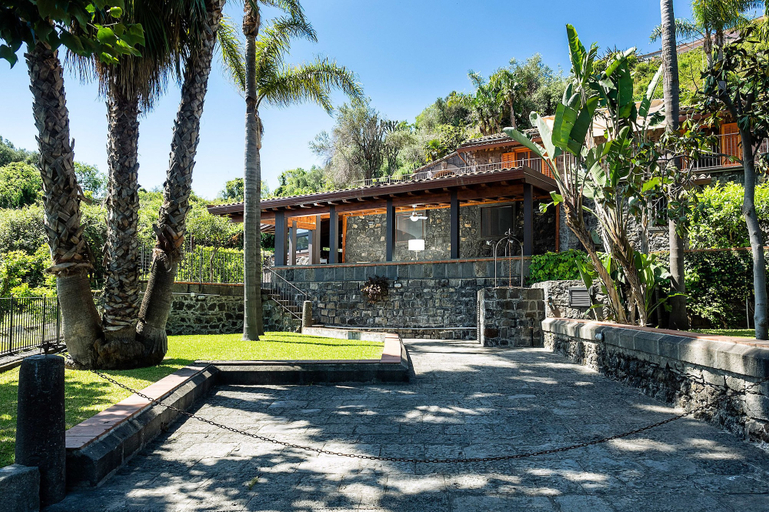Exterior & Views 2, Villa La Timpa con Jacuzzi Privata e Meravigliosa Vista Dell Etna e del Mare, Catania