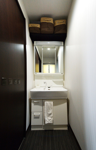 Bathroom 5, Raku Inn, Kyoto